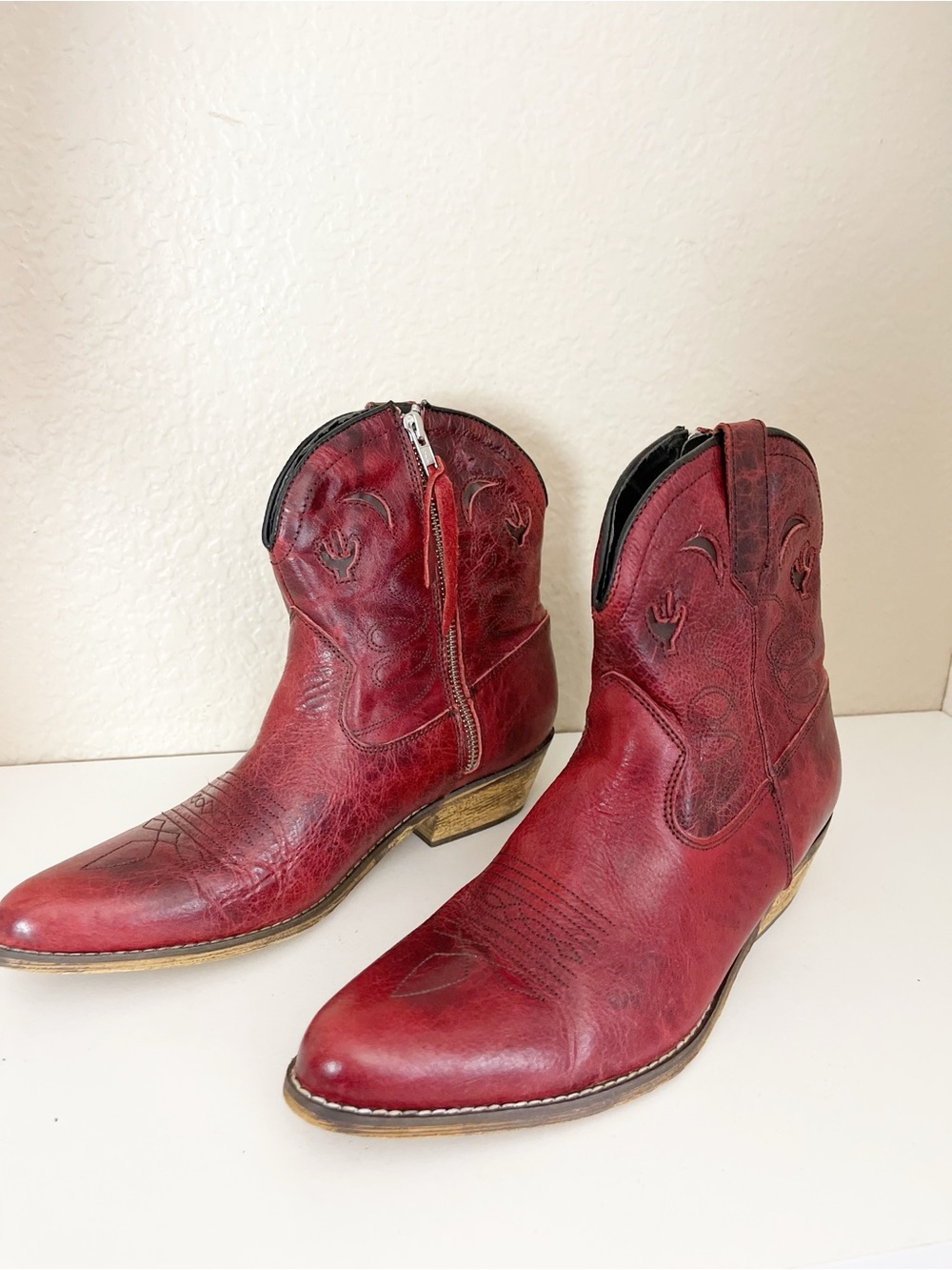 Vintage Dingo Adobe Rose Western Leather Cowboy Bootie in Red 9 - Picture 4 of 14
